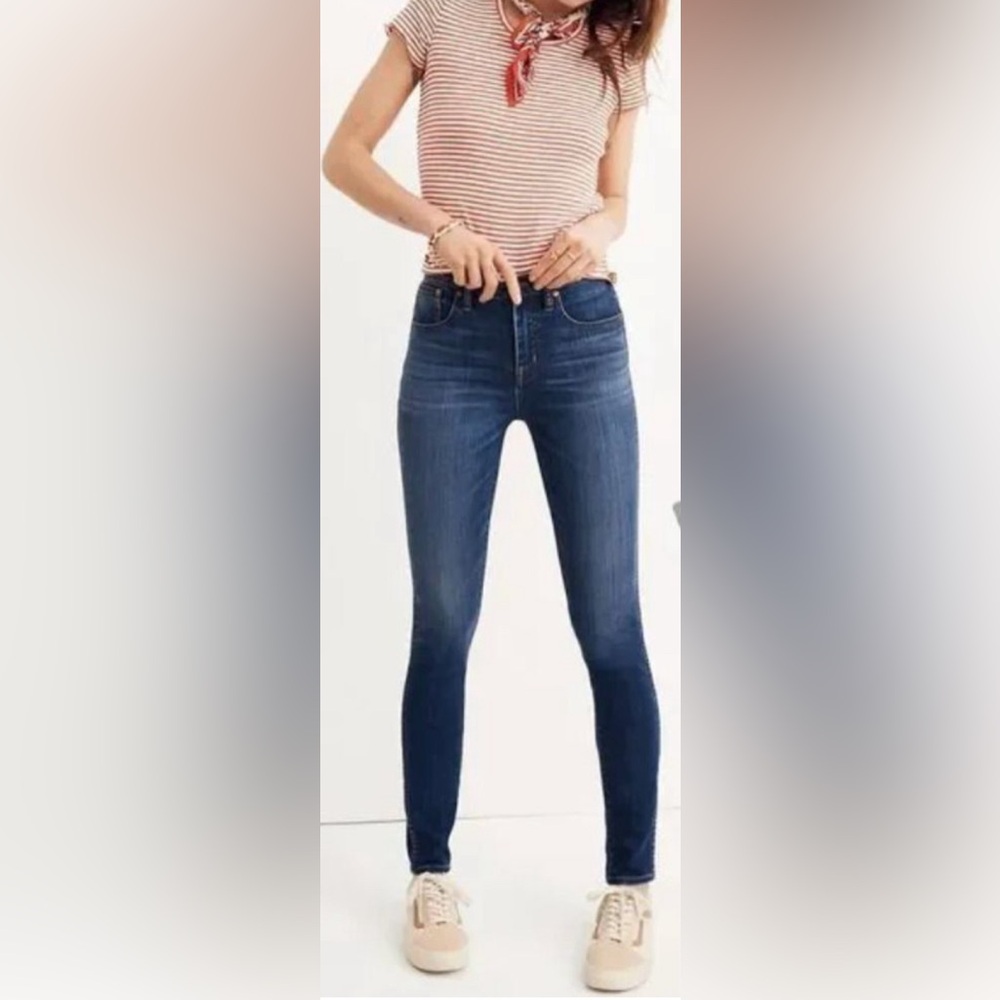 Madewell High-Rise Skinny Jeans in Dark Wash Blue